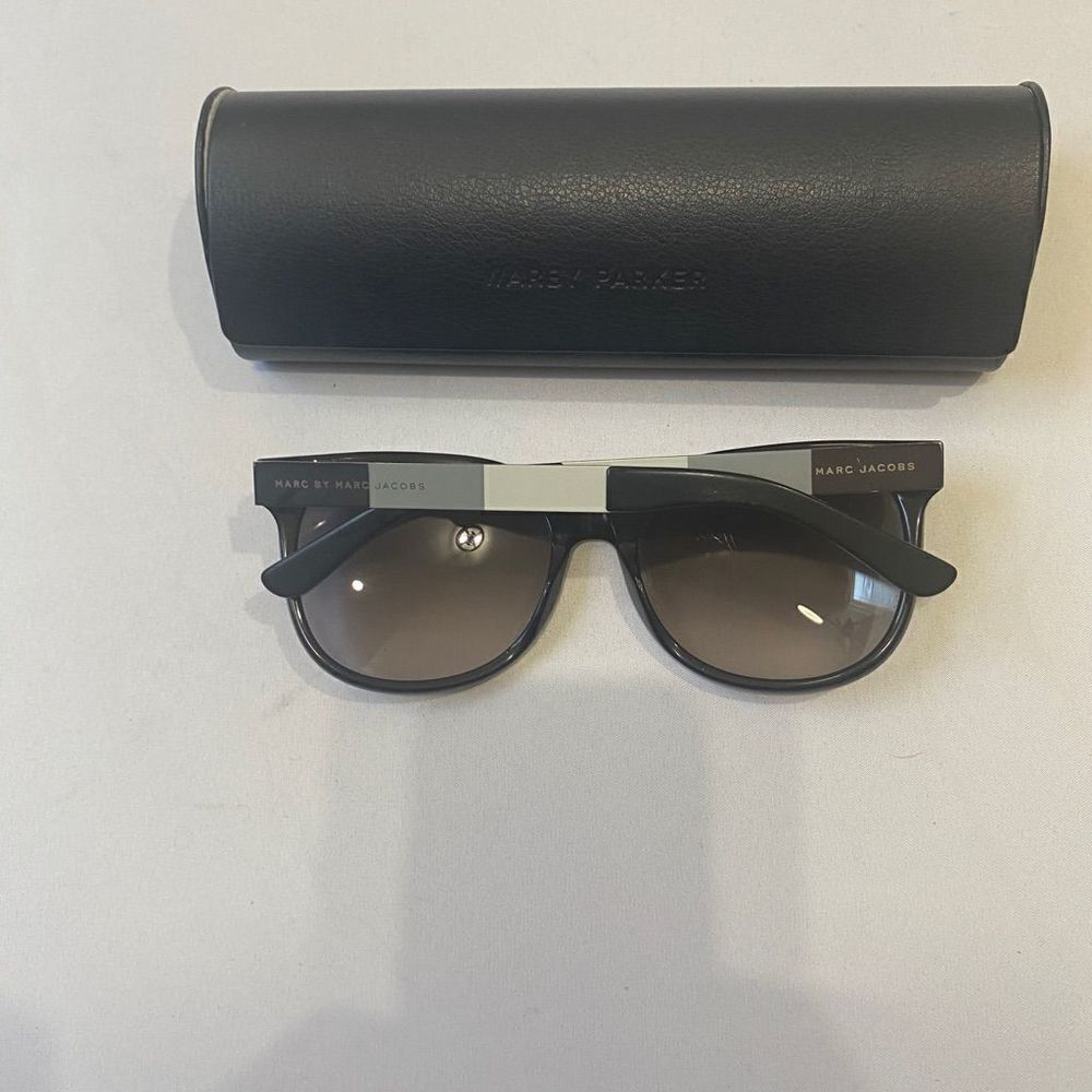 Marc by Marc Jacobs Sunglasses Black on Black with Brown,Silver, Gray Metal - Picture 3 of 16